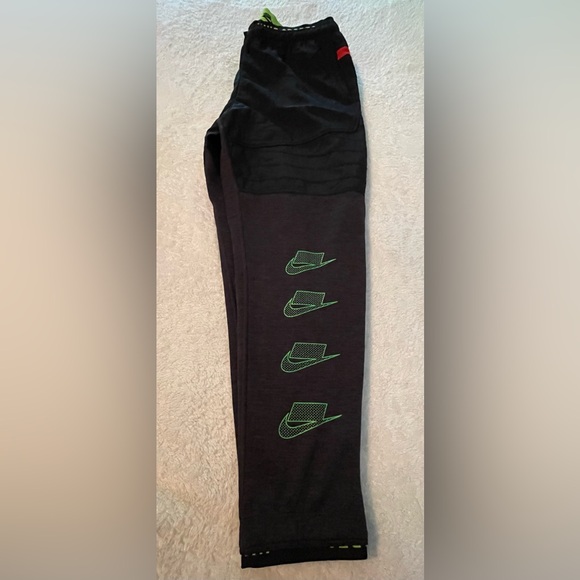 Nike track pants windbreaker material never worn size XL - Picture 5 of 5